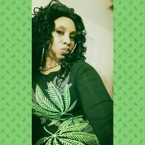 Meet your Posher, Monique